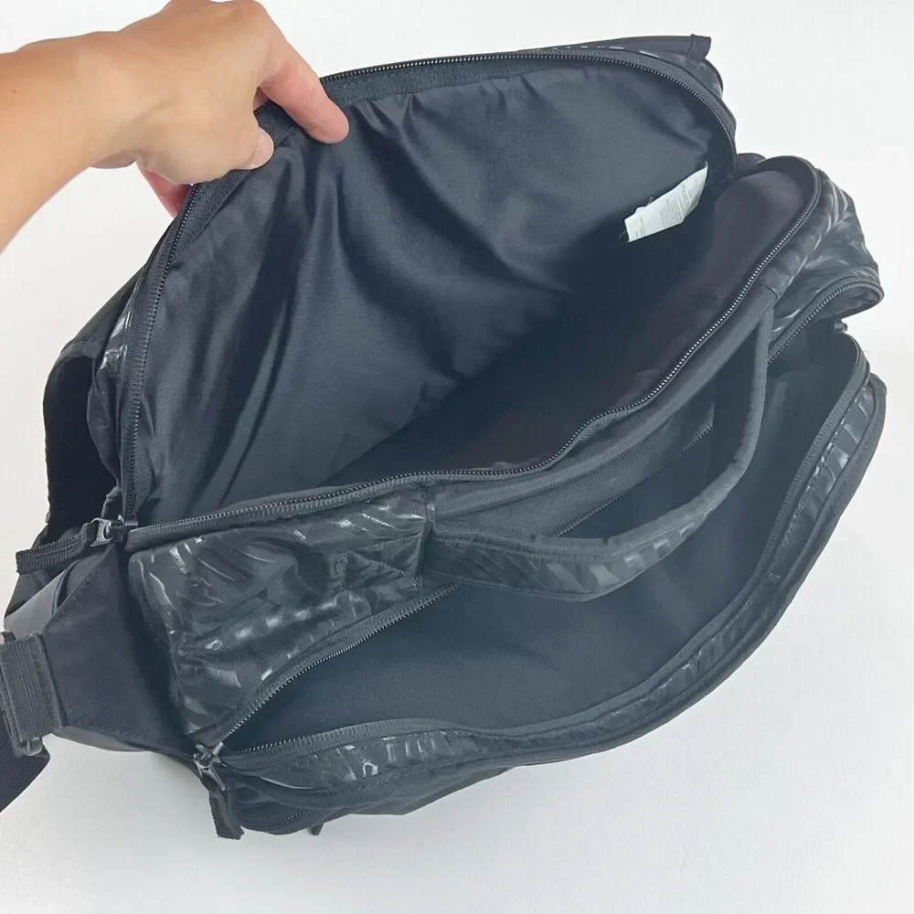 Volcom Messenger Bag Laptop Computer Corporate Black 2 Padded Sleeves Top Handle